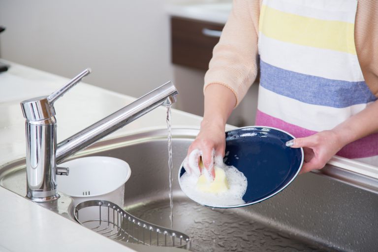 安心で美味しい水を実現する蛇口用浄水器の選び方と長く使うための基礎知識