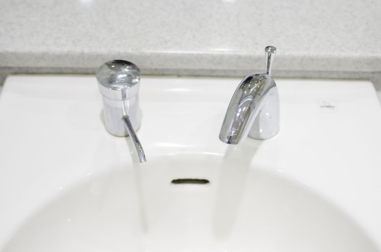 健やかな暮らしを支える家庭用浄水器選びと正しいメンテナンス方法